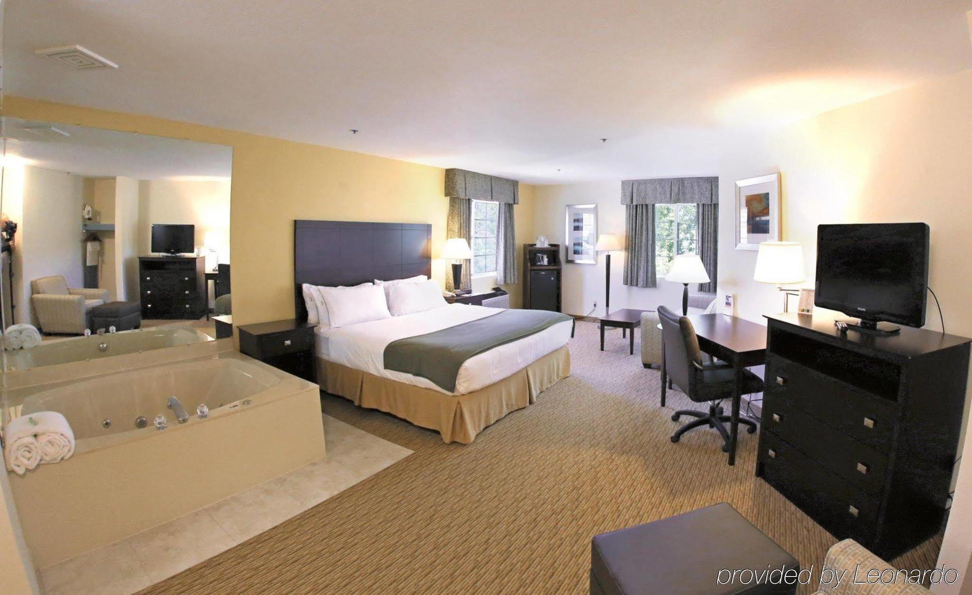 Holiday Inn Express St Ignace-Lake Central By Ihg Saint Ignace Buitenkant foto